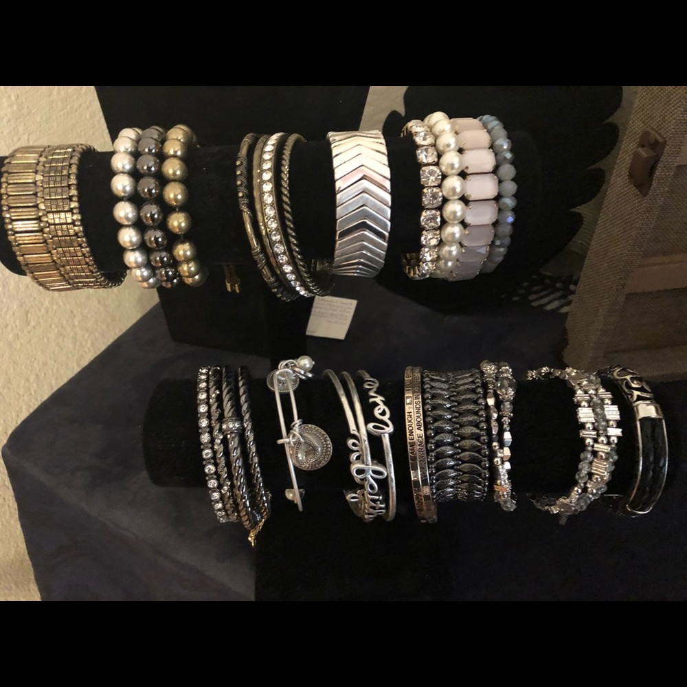 Bracelets - Picture 1 of 3